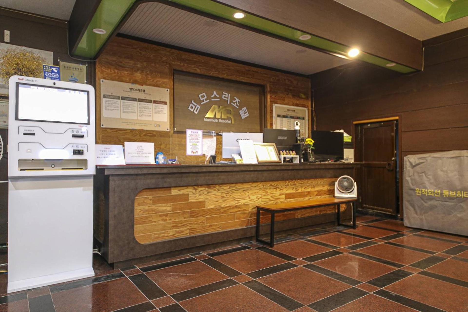 Seorak Hot Spring Mammoth Resotel Sokcho Bagian luar foto